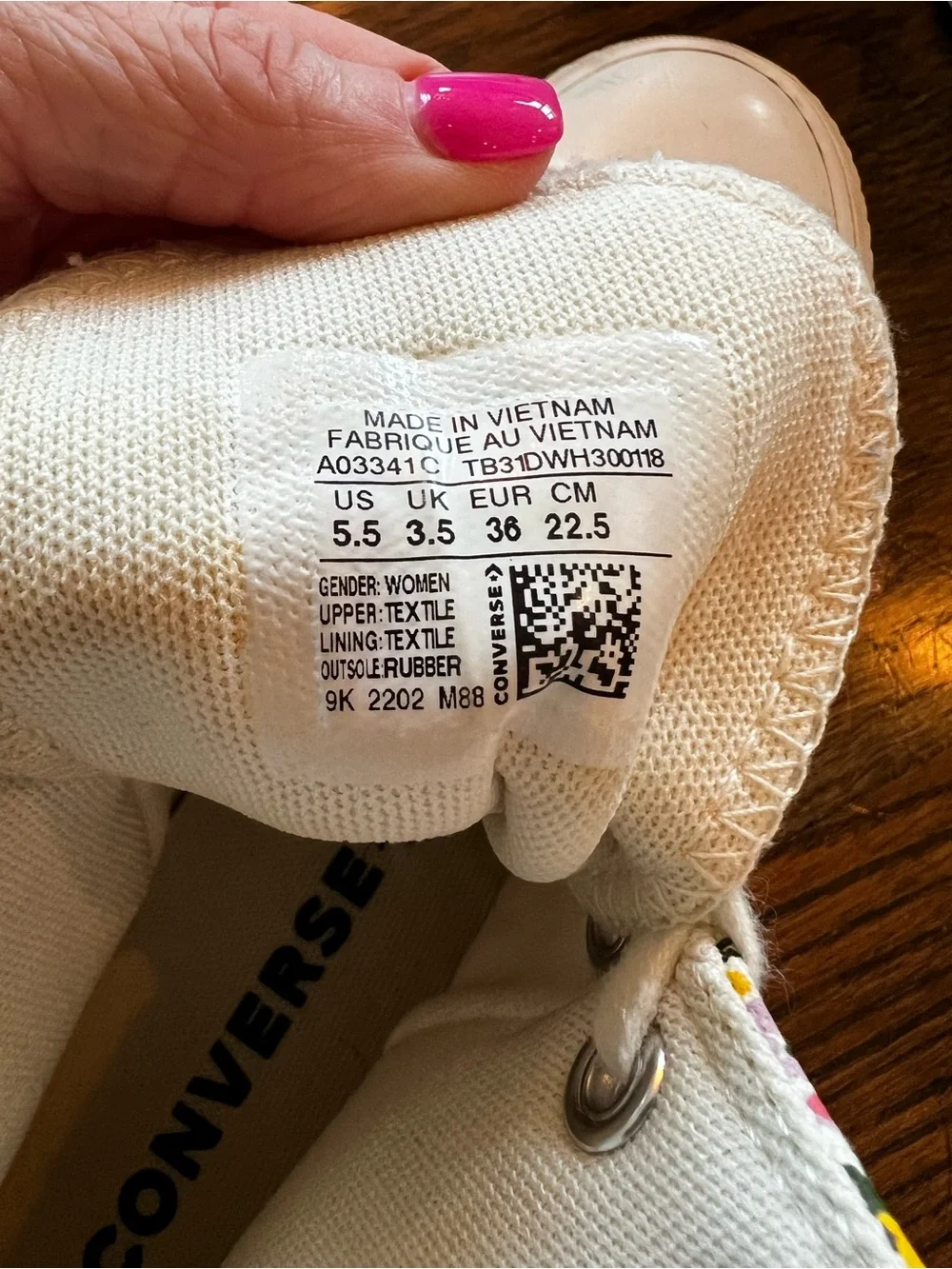 Converse Kids Floral High-Top Sneakers 3 1/2 great condition